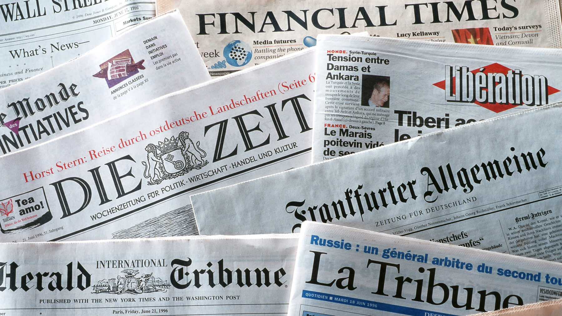 News journal. Газеты на разных языках. Английские газеты стопкой. Newspaper News. Английские газеты логотипы.